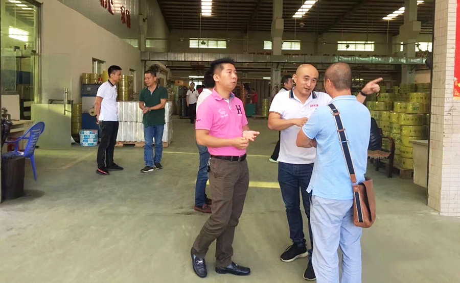 海角社区国产精品伦子伦免费纏繞膜